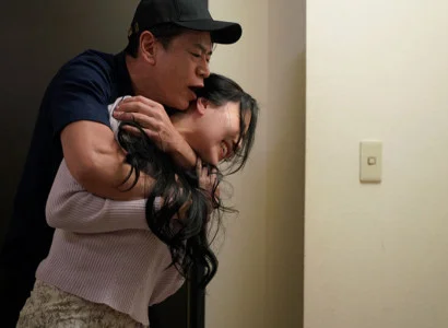 Nữ ca sĩ bị người hâm mộ giở trò đồi bại vì sự hấp dẫn tự nhiên